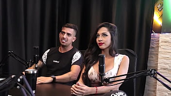 Precisou explicar para a fam&iacute_lia o que fazia ap&oacute_s acharem ser uma garota de programa - Casal Fada Prazeres (SHEER/RED)