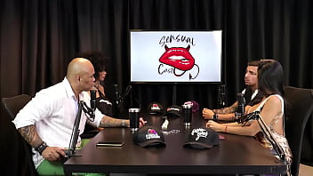 Precisou explicar para a fam&iacute_lia o que fazia ap&oacute_s acharem ser uma garota de programa - Casal Fada Prazeres (SHEER/RED)