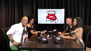 Precisou explicar para a fam&iacute_lia o que fazia ap&oacute_s acharem ser uma garota de programa - Casal Fada Prazeres (SHEER/RED)