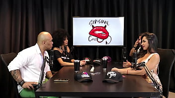 Precisou explicar para a fam&iacute_lia o que fazia ap&oacute_s acharem ser uma garota de programa - Casal Fada Prazeres (SHEER/RED)