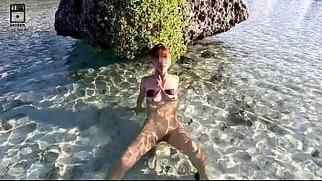 デカクリ社長,海の中でストリップとフェラ。１時間前の精液が出てきます。