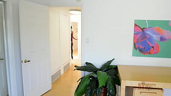 Sexy ebony model Ana Foxxx solo masturbation / Beautiful and sexy amateur babe Ana Foxxx comes in the room showing off her luscious figure in her delicious lingerie.