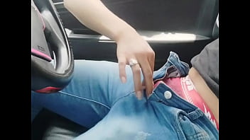 Mi joven vecina me invita a mirarla como juega con su nuevo juguete es una sucia