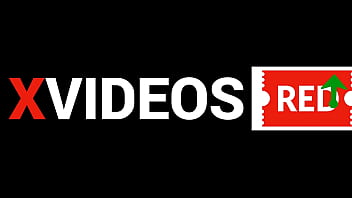 Chica sexy de 18 a&ntilde_os me espliega su culo para perforarla el co&ntilde_o ante de ir a la universidad