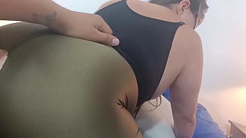 La Amiga De Mi Esposa Me Seduce Con Su Enorme Cameltoe Me Encantan Su Culo Y Su Concha!! 2