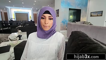 Beautiful Muslim Stepsister Gets Sex Lessons From Her New Stepbro