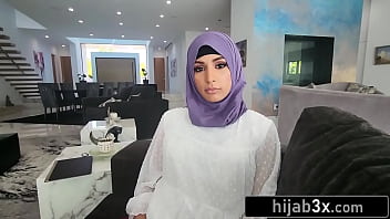 Beautiful Muslim Stepsister Gets Sex Lessons From Her New Stepbro