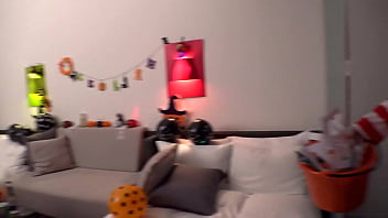 童顔プリケツ美女バニー降臨！！エロ尻を見せつけて腰を激振りハッピーハロウィン