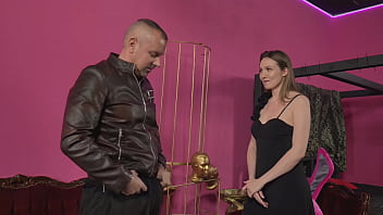 Leo Casanova went to a sex shop and fucked the shop assistant Luna Ray (Part 1)