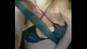 O motorista ficou me provocando at&eacute_ que eu ca&iacute_ de boca no pau dele dentro do carro