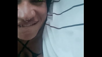 O motorista ficou me provocando at&eacute_ que eu ca&iacute_ de boca no pau dele dentro do carro