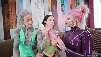 Anuskatzz &amp_ Kellie Panther Pry Open Hot Babe Pussy &amp_ Asshole