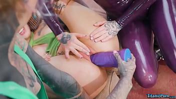 Anuskatzz &amp_ Kellie Panther Pry Open Hot Babe Pussy &amp_ Asshole