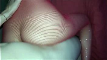 Visito a mi Hermanastro y le doy su regalo de cumplea&ntilde_os, terminamos follando duro