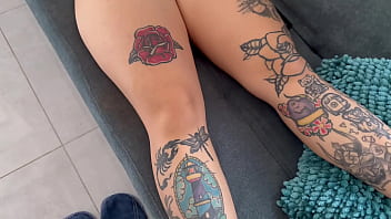 Mi ex novia se esconde de su novio actual para mostrarme sus bragas sucias