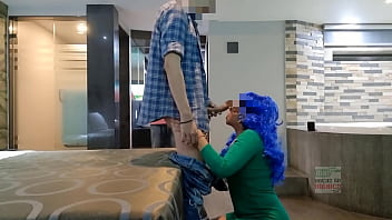 Luna Azul Hotwife nueva adquisision dando regalo a su marido, porfavor follate a mi mujer 1