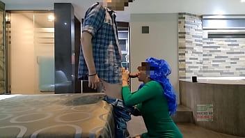 Luna Azul Hotwife nueva adquisision dando regalo a su marido, porfavor follate a mi mujer 1