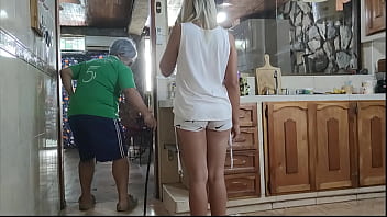 Follando a LA Hijastra Del Viejo Vecino Con Gran Culo y Como Grita La Catira.