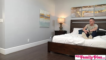 Lexi Lore tells Molly Little, &quot_Just admit it, You guys Wanna Fuck&quot_ - S30:E2