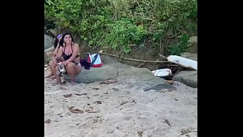 Orgia na praia transando na frente de todos