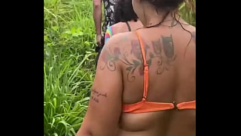 Orgia na praia transando na frente de todos