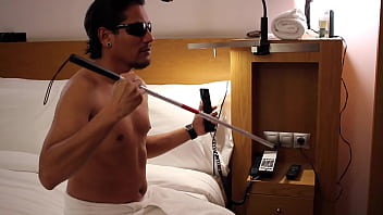 Casimiro asks for a massage in his room, not knowing that it would have a happy ending.