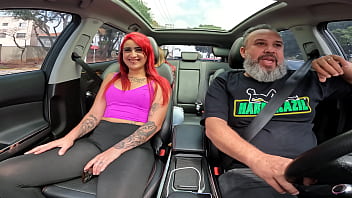 Dando um passeio pelas ruas de S&atilde_o Paulo com uma ruiva pelada no carro - Ginger Smith - Ma Santos