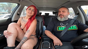 Dando um passeio pelas ruas de S&atilde_o Paulo com uma ruiva pelada no carro - Ginger Smith - Ma Santos