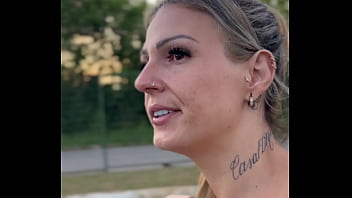 Mostrou o cu e a bucetinha no mercado e deu a buceta pro Gerente no estoque do supermercado ( v&iacute_deo em publico amador ).