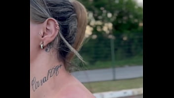 Mostrou o cu e a bucetinha no mercado e deu a buceta pro Gerente no estoque do supermercado ( ví_deo em publico amador ).