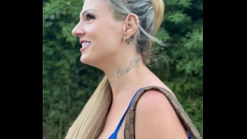 Mostrou o cu e a bucetinha no mercado e deu a buceta pro Gerente no estoque do supermercado ( v&iacute_deo em publico amador ).