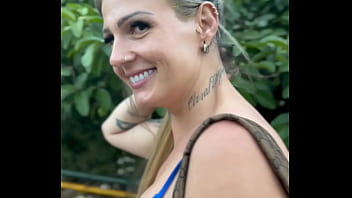 Mostrou o cu e a bucetinha no mercado e deu a buceta pro Gerente no estoque do supermercado ( ví_deo em publico amador ).