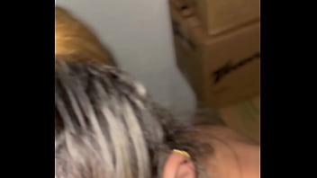 Mostrou o cu e a bucetinha no mercado e deu a buceta pro Gerente no estoque do supermercado ( v&iacute_deo em publico amador ).