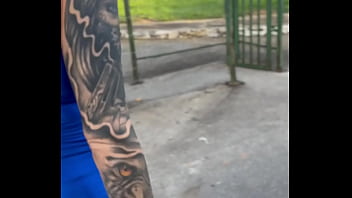 Mostrou o cu e a bucetinha no mercado e deu a buceta pro Gerente no estoque do supermercado ( ví_deo em publico amador ).