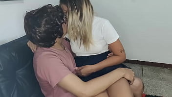 Llevo a La casa a Mi Linda Vecinita inocente 18 Añ_os y Mi Vecina Me Dice Que La Cuide y Terminamos Jugando y La Follo Como Su Padrastro