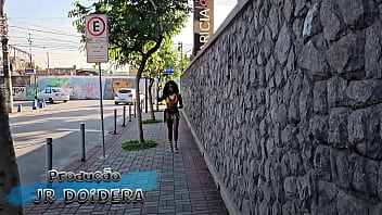 Novinha abandonada pelo marido no bloco de carnaval foi aliciada na rua e acabou ganhando pica ate no cu e leite no motel