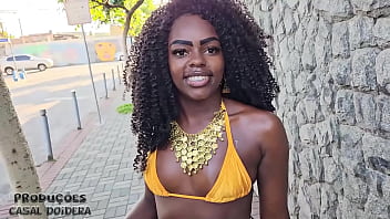 Novinha abandonada pelo marido no bloco de carnaval foi aliciada na rua e acabou ganhando pica ate no cu e leite no motel