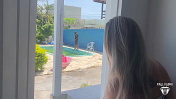 MARIDO CORNO SAIU DE CASA E LOIRA CASADA RESOLVEU DAR A BUCETA PARA O PISCINEIRO *** COMPLETO NO SHEER E NO RED*** PATTY WIFE RAUL KOBRA