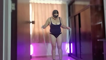 Esposa Puta Seduce A Los Amigos De Su Marido Con Videos Ejercitá_ndose Desnuda Le Encanta La Verga De Extrañ_os