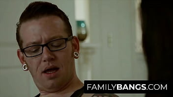 FamilyBangs.com ⭐ Smocking Hot Teen has Full Time to Seduce her Gamer Bro, Kendra Spade, Johnny Goodluck