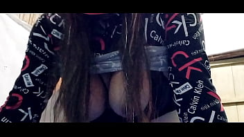 MADRASTRA SE PUSO SU MASCARA PARA QUE EL MARIDO NO LA RECONOZCA HACIENDO PORNO CONMIGO. LUEGO DE ESO ME MOSTRO SUS DELICIOSAS NALGAS. PORNO REAL CASERO GRATIS