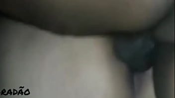 Enchendo a xoxota da puta de porra