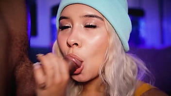 College girl makes a living sucking her boyfriend'_s cock online