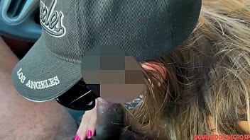 PUTA DE ESQUINA DEU O CU NO MEIO DA RUA E GEMEU GOSTOSO