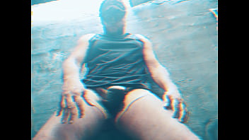 الرقص بشورت ليكرا bad wolf28 يثير جسدها غير العاري بحركات حسية فقط.