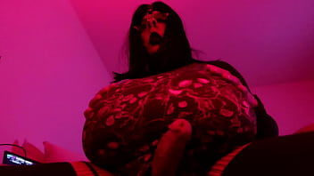 Voluptuous Shemale Bimbo Karola TS