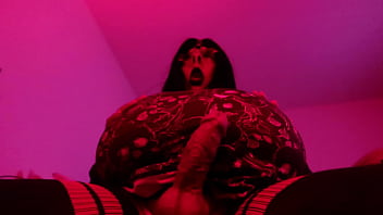 Voluptuous Shemale Bimbo Karola TS