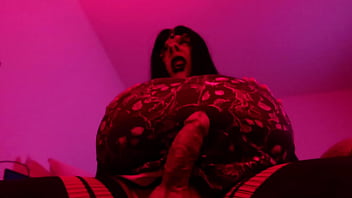 Voluptuous Shemale Bimbo Karola TS