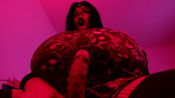 Voluptuous Shemale Bimbo Karola TS