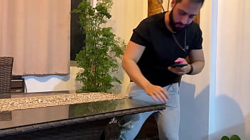 Vizinho nerd veio me ajudar, e acabou achando coisas que nao deveria ver no meu computador.